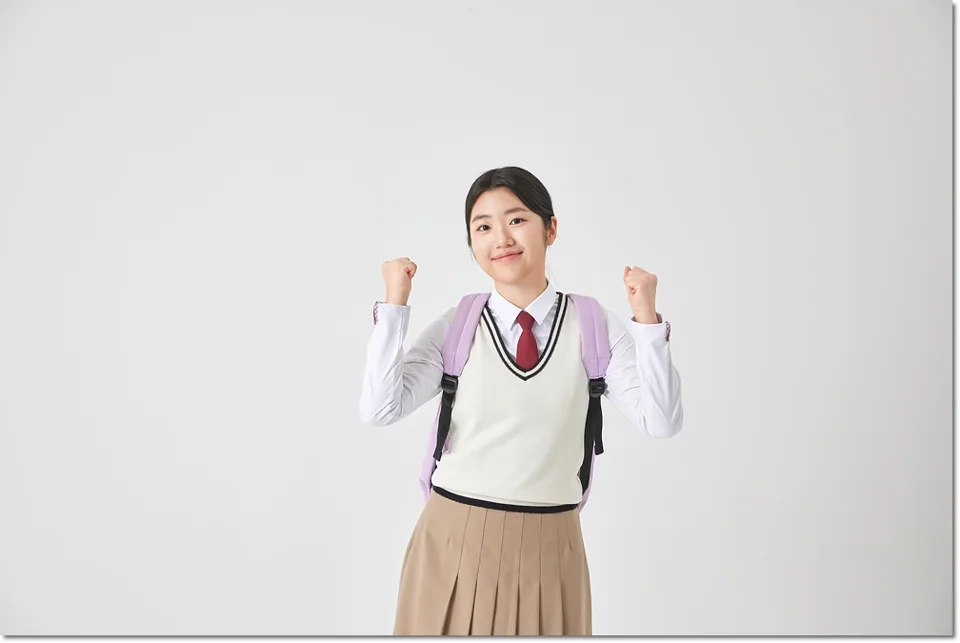 손을 들고 질문하는 학생