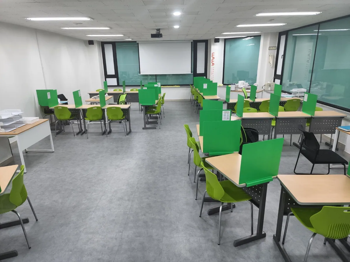 영통구청점 학습 공간